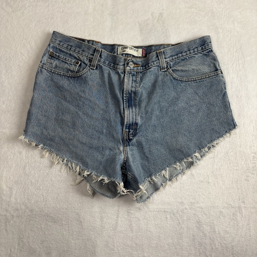 Levi's 560 Comfort Fit Boy Shorts Cut‎ Off Women's Waist 38" Distressed